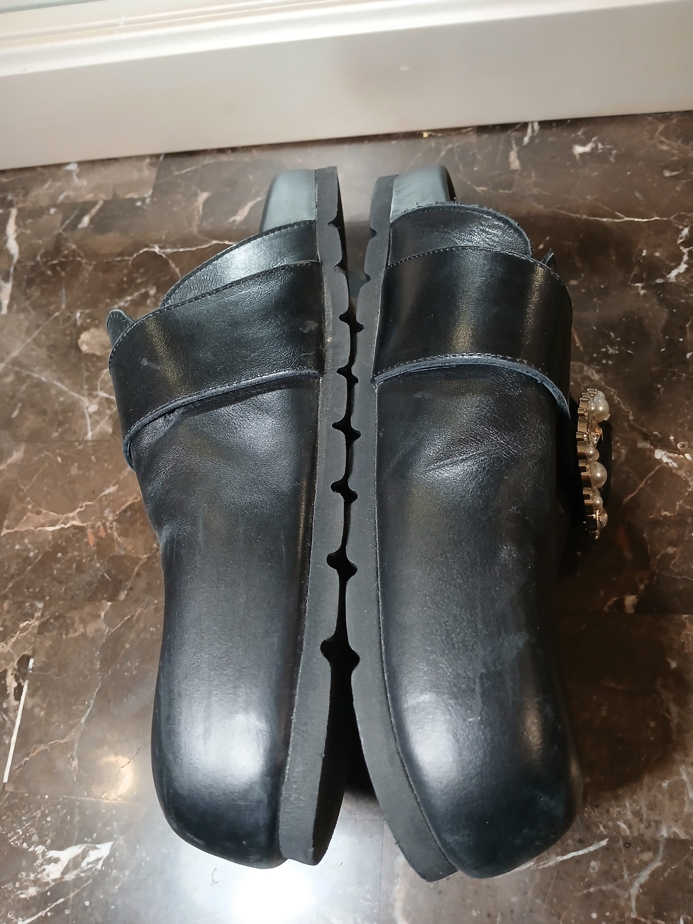 ALOHAS Black Leather Pearl-Embellished Slide Clogs - Picture 3 of 13
